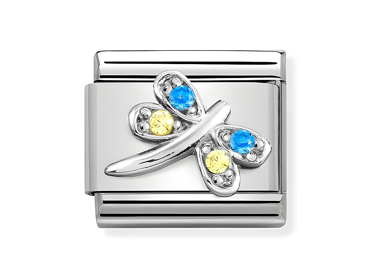 Nomination Classic Sterling Silber 330304 39 mit einer Libelle aus blauem und gelbem Zirkonia. Das Motiv zeigt filigrane Details und glänzende Oberflächen, perfekt für persönlichen Schmuck.