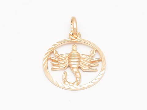 Skorpion Sternzeichen Anhänger aus Sterling Silber diamantiert und rosé vergoldet, gefertigt vom Juwelier Harnisch, dargestellt in einem runden Rahmen.
