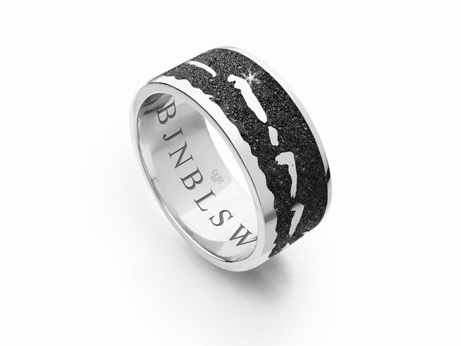 DUR Strandring Nordsee R4904.54 aus Sterling Silber Größe 54, mit schwarzem Oberflächenfinish und dekorativen Wellenmustern. Elegant und modern im Design.