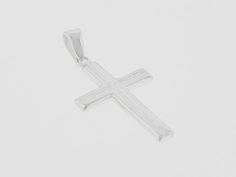 Silber Anhänger in Form eines schlichten Kreuzes, hergestellt von Juwelier Harnisch, auf weißem Hintergrund, minimalistisches Design.