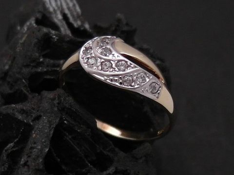 Gold Ring schön Gold 585 bicolor Zirkonia Goldring Gr. 54 Hersteller Juwelier Harnisch bis Gr. 54 17,5. Der Ring zeigt ein elegantes Design mit funkelnden Zirkonia.