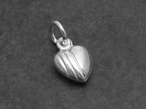 Herz Anhänger, echt Sterling Silber - klein - von Hersteller Juwelier Harnisch, plastisch geformt mit eleganten Linien und glänzender Oberfläche, ideal für persönlichen Schmuck oder Geschenke.