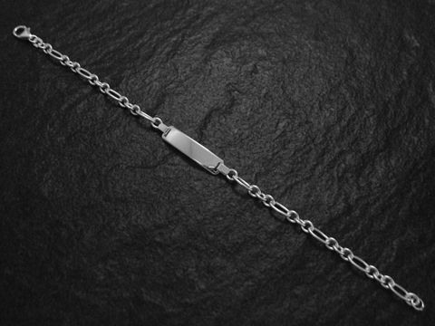 Gravur Armband 19 cm aus 925 Sterling Silber, Hersteller Juwelier Harnisch, zeigt ein elegantes Design mit einer schlichten Gravurplatte und einer feinen Gliederkette.