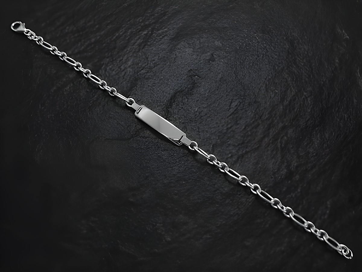 Gravur Armband 19 cm aus 925 Sterling Silber, Hersteller Juwelier Harnisch, zeigt ein elegantes Design mit einer schlichten Gravurplatte und einer feinen Gliederkette. – Ansicht 2
