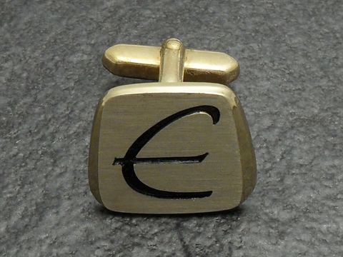 20143-0 Vergoldete Manschettenknöpfe mit den Initialen E, Hersteller Juwelier Harnisch, elegantes Design, ideal für formelle Anlässe und als persönliche Note auf Hemden.