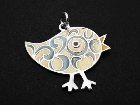 Funky Silber Anhänger in Form eines Vogels, bezaubernd lackiert mit bunten Mustern, hergestellt von Juwelier Harnisch, ideal für Tierliebhaber.
