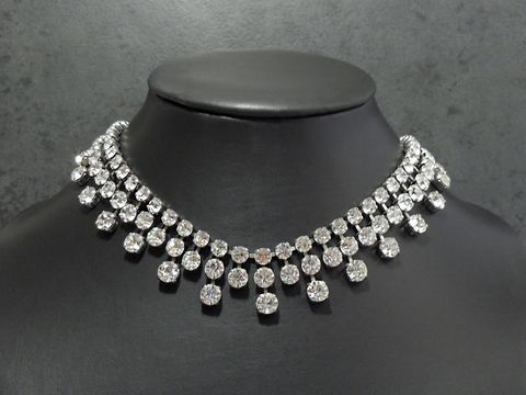 Strass Kette pompös in Weiß, 41-44 cm lang, silberfarben. Hersteller Juwelier Harnisch, Fassung silberfarben. Ideal für festliche Anlässe und eleganten Schmuck.