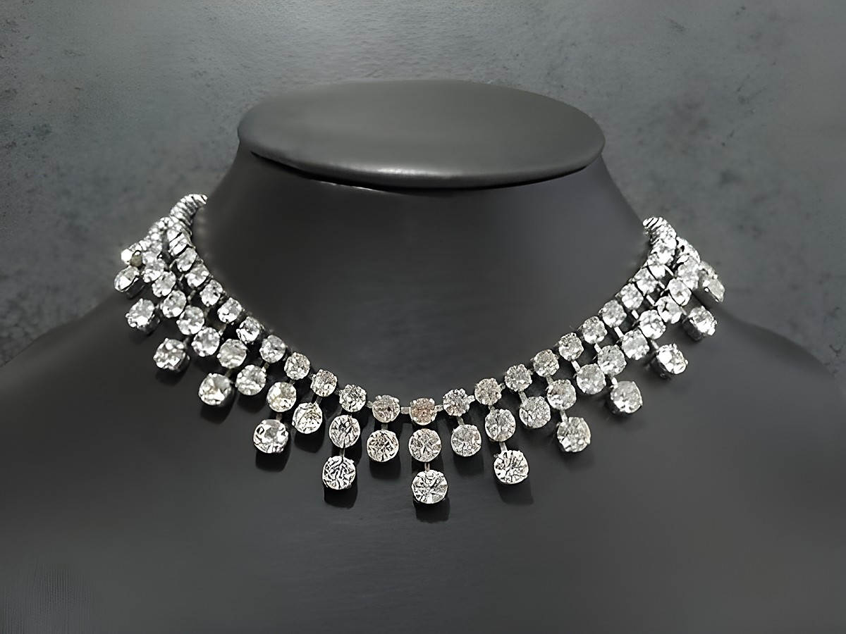 Strass Kette pompös in Weiß, 41-44 cm lang, silberfarben. Hersteller Juwelier Harnisch, Fassung silberfarben. Ideal für festliche Anlässe und eleganten Schmuck.