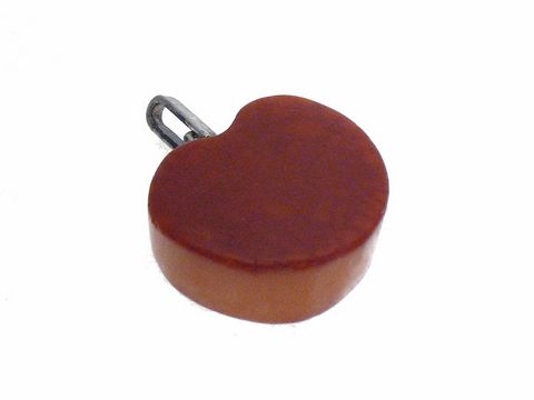 Bernstein Anhänger in Herzform mit einem Durchmesser von 19 mm aus natürlichem Amber, hergestellt von Juwelier Harnisch, ideal für individuellen Bernstein Schmuck.