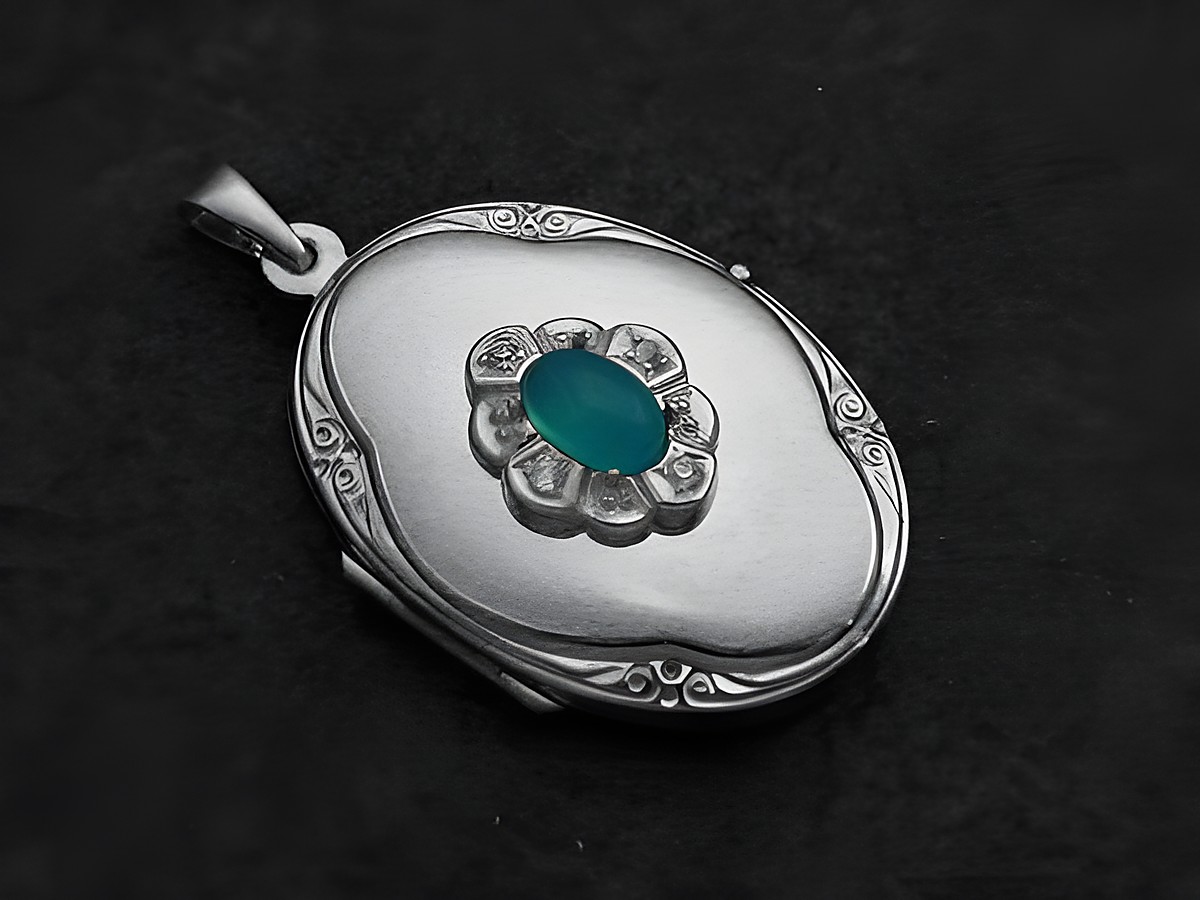 Achat hellblau Medaillon Cabochon aus Sterling Silber mit Zirkonia verziert, hochwertiger Schmuck von Juwelier Harnisch, elegantes Design für besondere Anlässe.