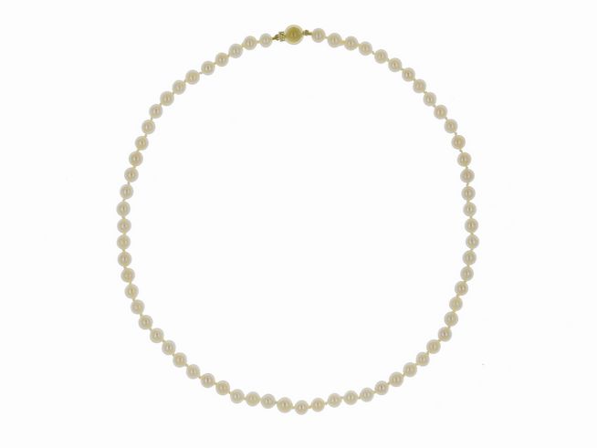 Perlenkette aus Süßwasser-Zuchtperlen in 5,5-6 mm, in Weiß-Rose, 44 cm lang, mit einem Verschluss aus Gold 585, klassisches Design, Hersteller Juwelier Harnisch.