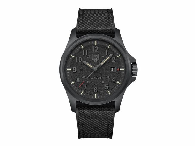 9003257-0 Luminox Land XL.1961 Uhr aus CARBONOX mit einem Durchmesser von 44 mm und einer Wasserdichtigkeit von 10 ATM, ausgestattet mit Datumsanzeige und schwarzem Gehäuse.