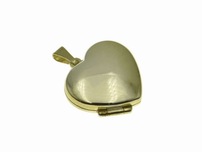 Medaillon Herz schlicht und poliert in vergoldetem Gold auf Silber, hergestellt von Juwelier Harnisch, glänzende Oberfläche in Gelbgold.