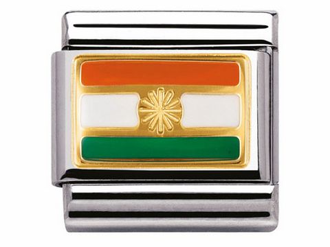 Bicolor Armband, hergestellt von Nomination, zeigt die Flagge Indiens mit orangefarbenen, weißen und grünen Streifen sowie einem goldenen Emblem in der Mitte.