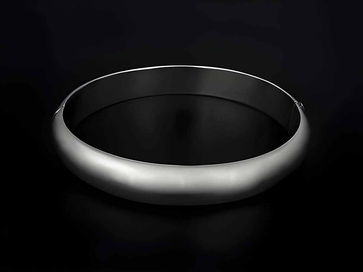 Silber Armreifen - 18 cm - mit Schnappverschluss, Hersteller: Juwelier Harnisch, glänzender und eleganter Armreifen für stilvolle Akzente in der Schmuckkollektion.