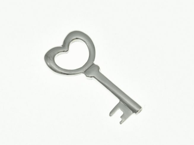 Herzschlüssel Anhänger aus rhodiniertem Sterling Silber, reizendes Design von Juwelier Harnisch, ideal für Kinder. Perfektes Accessoire für kleine Schmuckliebhaber.