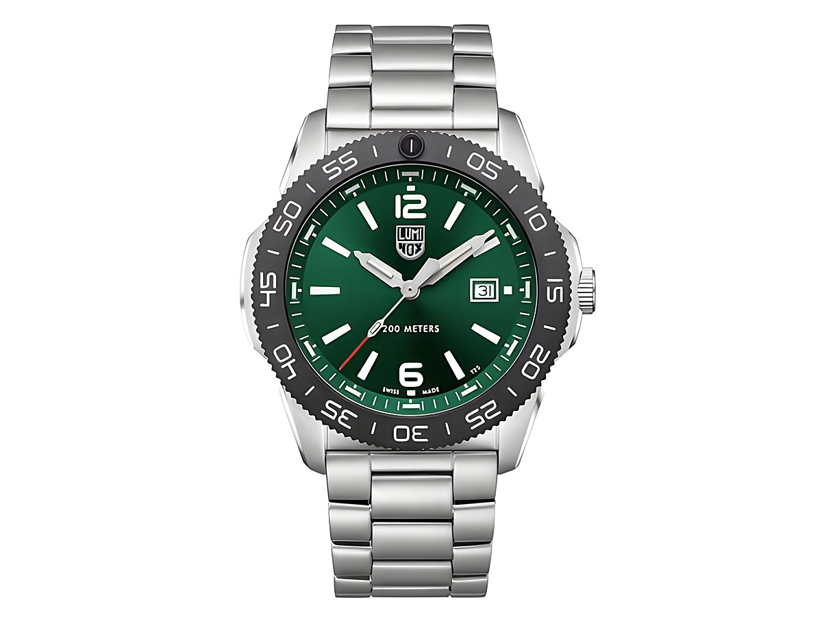 Die Luminox Sea XS.3137 Herren Armbanduhr mit einem 44 mm Gehäuse aus Edelstahl und grünem Zifferblatt bietet eine drehbare Lünette und ist bis 200 Meter wasserdicht.