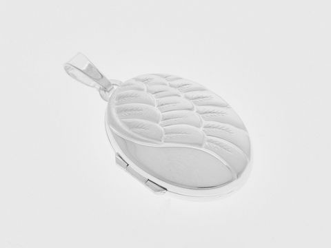 Silber Medaillon oval mit magischen Flügeln, teilmattiert, Hersteller Juwelier Harnisch, elegant gestaltet und ideal zum Aufbewahren von Erinnerungen.