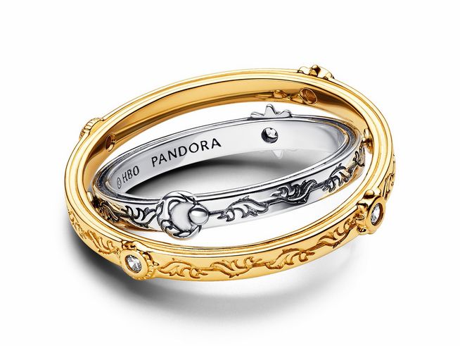 Der drehende Astrolabe Ring von Pandora aus Silber und vergoldetem Gelbgold verleiht mit klaren Zirkonia und der Größe 50 einen eleganten und fantasievollen Look, inspiriert von Game of Thrones.