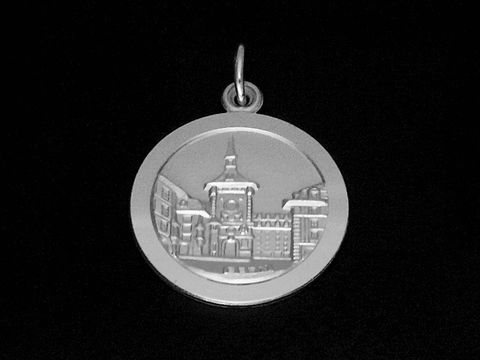 Bern Anhänger in Silber rhodiniert, rund geformt mit einem reliefartigen Motiv der Berner Altstadt, hergestellt von Juwelier Harnisch, Europa Anhänger.