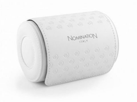 401010101-2 Schmucketui aus Kunstleder und Stoff für die Composable Kollektion in Weiß mit dezentem Prägemuster und dem Herstellerlogo von Juwelier Harnisch. Ideal zur sicheren Aufbewahrung von Schmuck.