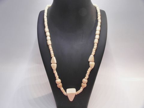 Holzkette in naturbraun aus Holz, Multiform-Design mit unterschiedlichen Formen und Größen, 27 mm, 60 cm lang, Hersteller Juwelier Harnisch, ideal für natürlichen Schmuckstil.