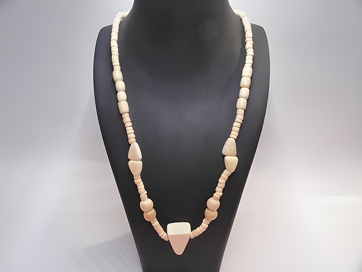 Holzkette in naturbraun aus Holz, Multiform-Design mit unterschiedlichen Formen und Größen, 27 mm, 60 cm lang, Hersteller Juwelier Harnisch, ideal für natürlichen Schmuckstil.