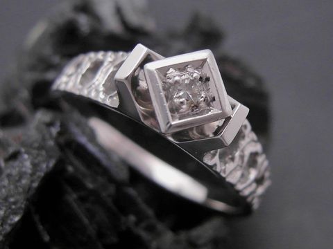 Gold Ring in Weißgold 585 mit Brillant, königliches Design, Goldring Größe 56,5, Hersteller Juwelier Harnisch, geeignet bis Größe 58/18,5.