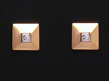 Gold Ohrringe aus 585 Gold mit einem Diamanten von 0,03 ct, Hersteller Juwelier Harnisch, brillant geschliffen. Elegantes Design für jeden Anlass.