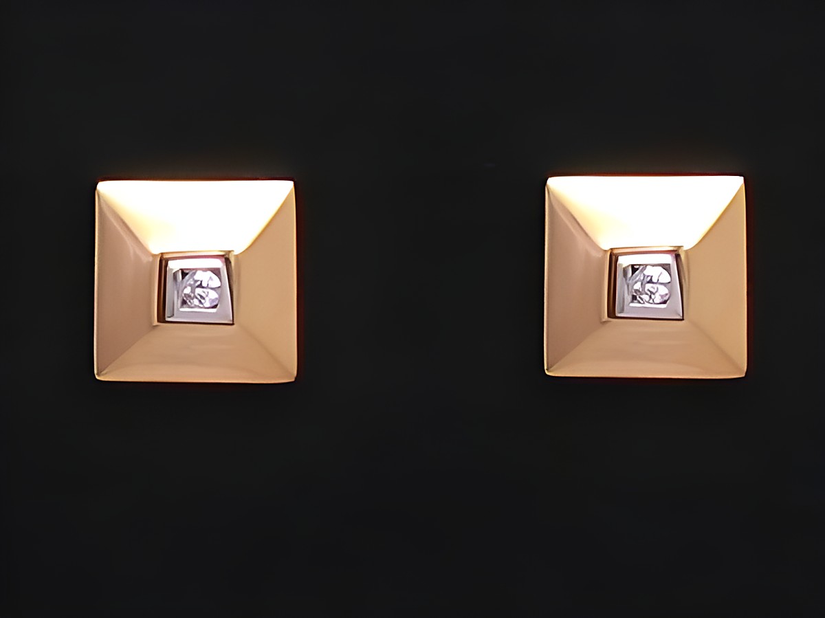 Gold Ohrringe aus 585 Gold mit einem Diamanten von 0,03 ct, Hersteller Juwelier Harnisch, brillant geschliffen. Elegantes Design für jeden Anlass.