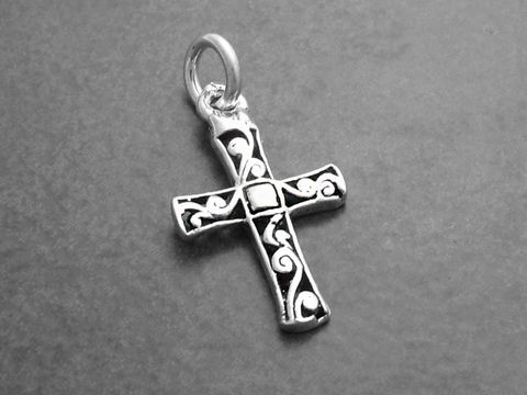 Kreuz mit Ornamenten aus Sterling Silber, Hersteller Juwelier Harnisch, kunstvolles Muster verziert den Anhänger, ideal für persönliche oder religiöse Ausdrucksformen.