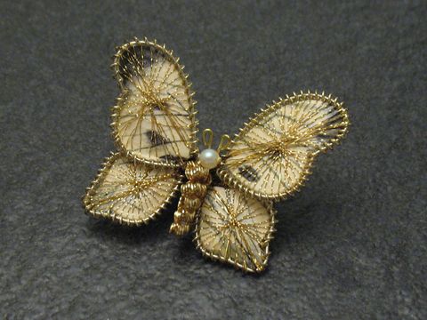 60386-0 Filigrane Brosche Handarbeit 30x34 mm im Schmetterlingsdesign, hergestellt von Juwelier Harnisch, idealer Modeschmuck für eleganten Schmuckliebhaber.