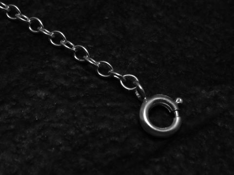 Sterling Silber 29cm Fußkettchen mit einem Weitanker in 2,2 x 2,2 mm und sicherem Karabinerverschluss, hergestellt von Juwelier Harnisch, elegant und zeitlos.