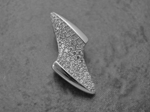 Edler Anhänger Blitz aus Sterling Silber, eindrucksvoll besetzt mit weißen Zirkonia, von Juwelier Harnisch, inspiriert von Sonne Mond Sterne.