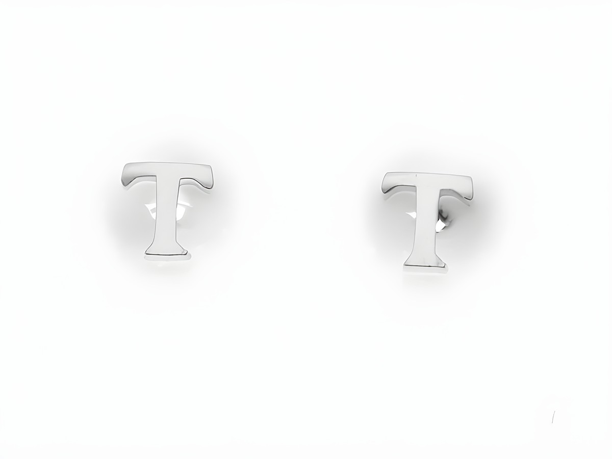 Ohrringe Ohrstecker Buchstabe T aus Silber 925 mit Initialien, Hersteller Juwelier Harnisch, stilvolle und elegante Ergänzung für jedes Outfit.