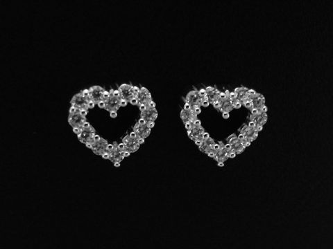 Herz Ohrstecker elegant aus Sterling Silber mit Zirkonia, Hersteller Juwelier Harnisch, funkelndes Design in Herzform für einen stilvollen Auftritt.