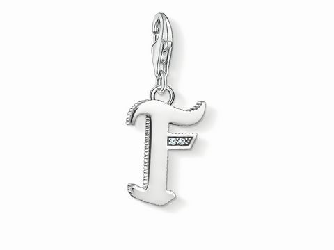 Charm-Anhänger von Thomas Sabo in Silber mit Buchstabe F und glänzenden Details, ideal zum Ergänzen von Schmuckstücken und für persönliche Geschenke.