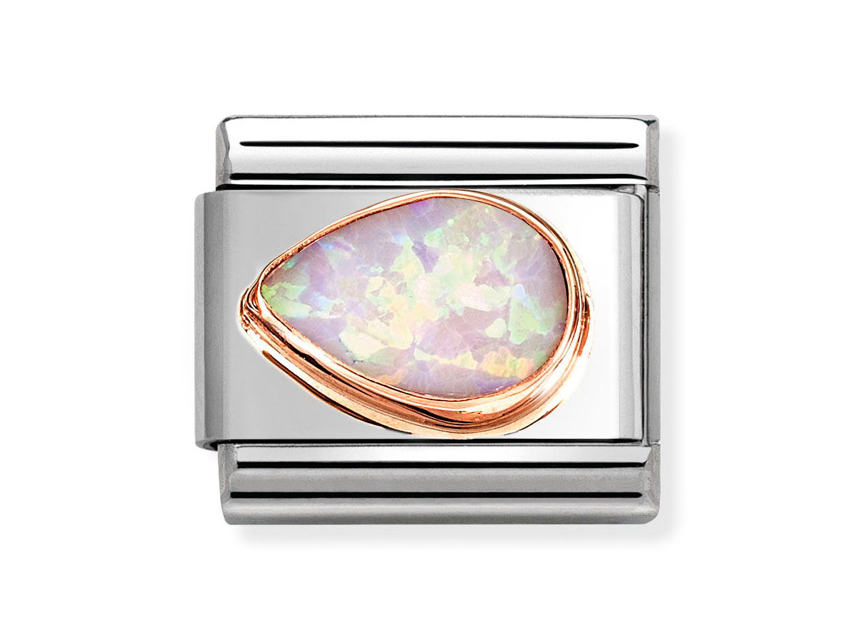 Ein facettierter, tropfenförmiger Edelstein in Rosétönen ist in einer echten Roségoldfassung angebracht und verziert mit einem Opal. Die Darstellung ist modern und elegant.