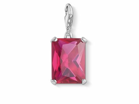 Thomas Sabo 1834-011-10 Silber Charm-Anhänger mit einem großen, funkelnden roten Stein und edlen Perlen, ideal für stilvolle Akzente in der Schmuckkollektion.