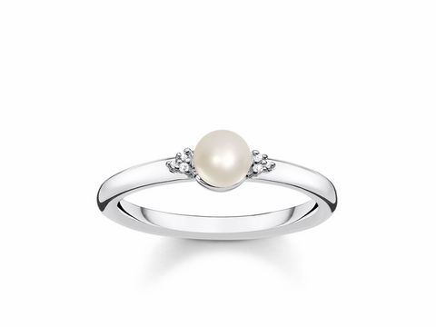 Silberner Ring von Thomas Sabo Größe 52 mit einer zentralen Perle und glitzernden Details, elegant und zeitlos, Modell Glam & Soul, Hersteller Thomas Sabo.