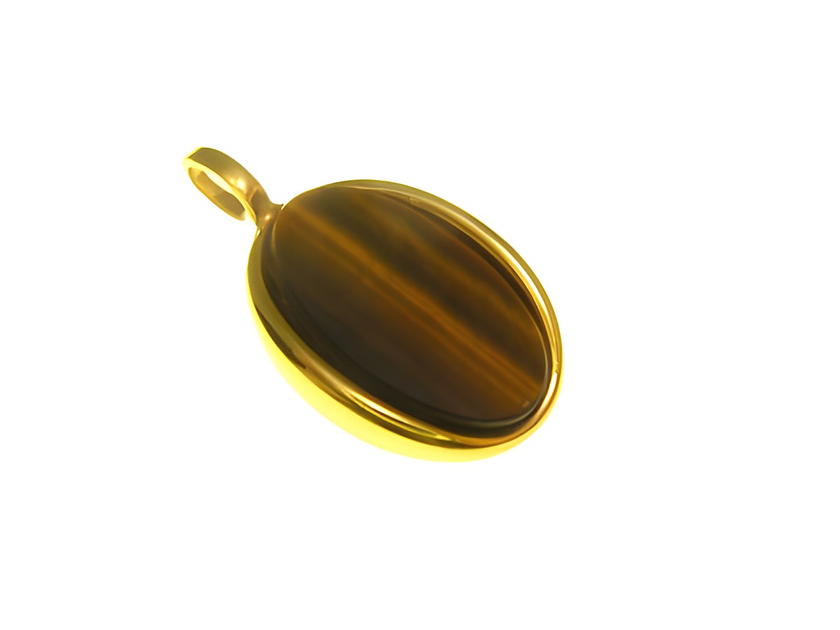 Ovaler Goldanhänger mit Tigerauge, glänzende Oberfläche, wurde vom Juwelier Harnisch gefertigt, ideal als dekorativer Schmuck für jeden Anlass.