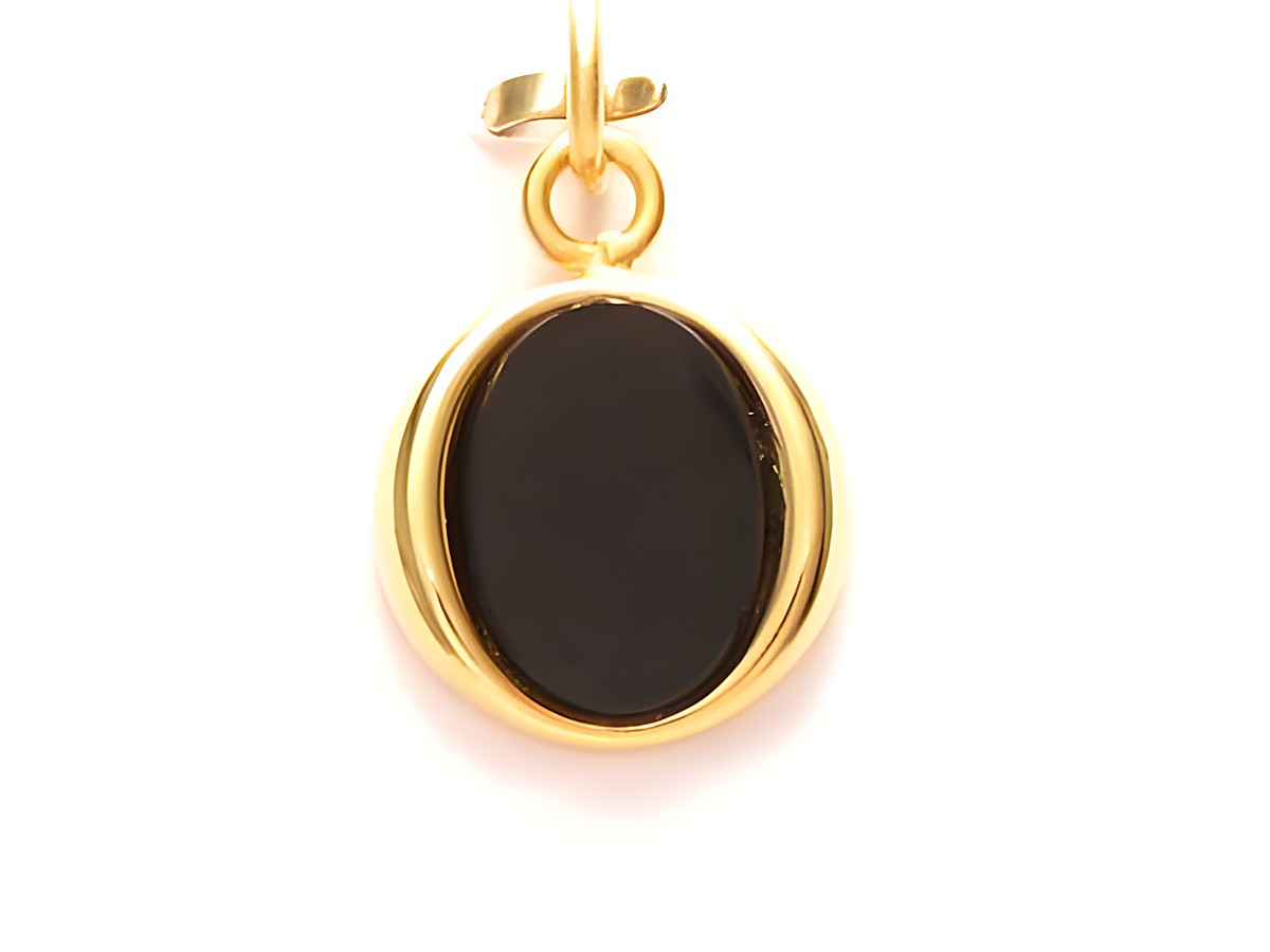 Onyx oval Anhänger mit Gold Auflage Doublé von Juwelier Harnisch, eleganter und zeitloser Schmuckanhänger, ideal für vielfältige Styles und Anlässe.
