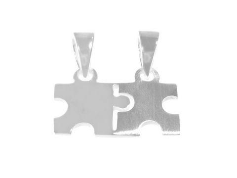 Silber Anhänger in Form von zwei kleinen Puzzle-Teilen, die zusammenpassen, hergestellt vom Juwelier Harnisch, ideal als Partner-Anhänger.