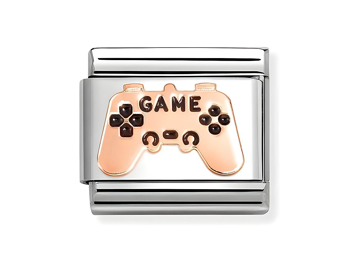 Ein roségoldfarbener Controller mit der Aufschrift GAME auf einer silbernen Basis, hergestellt von Nomination, Modell Classic Roségold 430202 26, aus Emaille.
