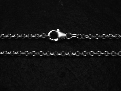 Rundanker Silber Kette 42 cm 925 Sterling Silber 2,7 mm, Hersteller Juwelier Harnisch, Anker mittel, zeigt die Kette mit Verschluss in hochwertiger Ausführung auf dunklem Hintergrund.