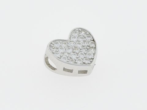 Silber Anhänger in Herzform, glitzernd mit klaren Zirkonia, Hersteller Juwelier Harnisch, Perlen & Steine. Ideal für eleganten Schmuck.