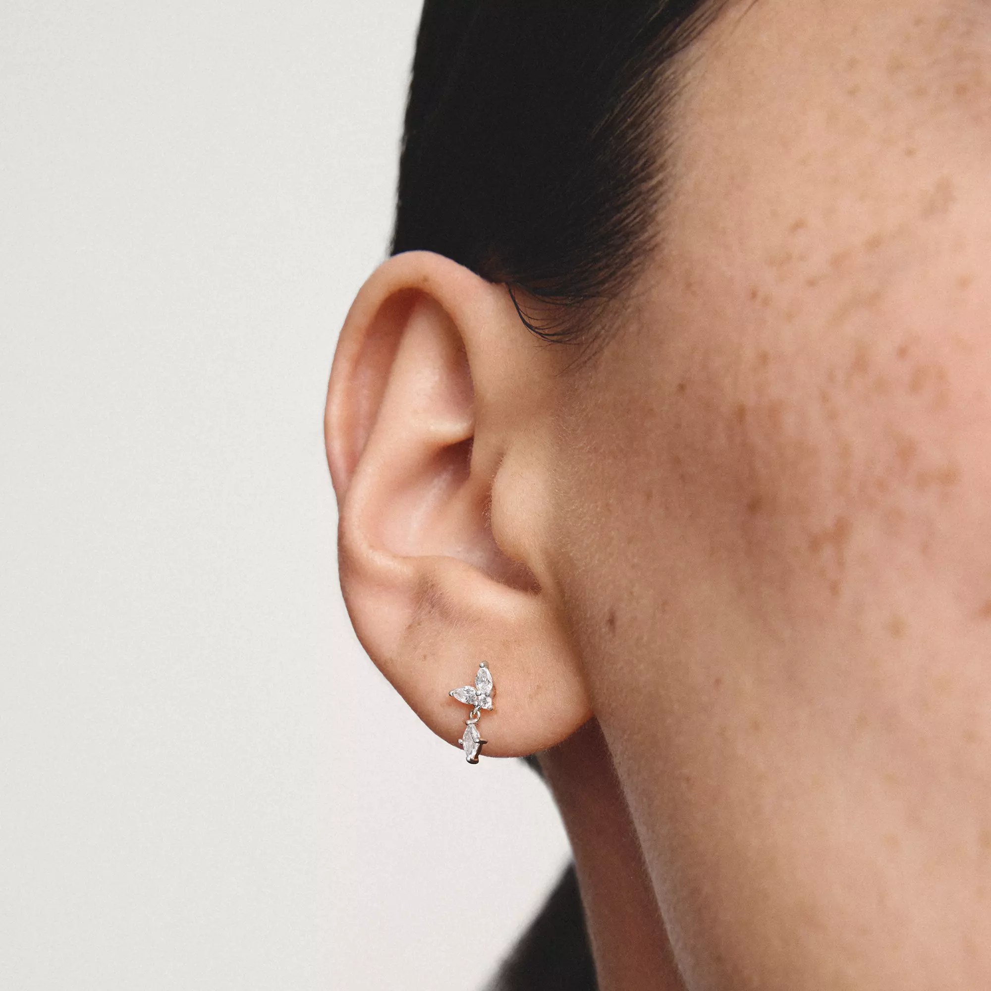 Thomas Sabo Ohrstecker mit weißem Zirkonia – Silber – 5 mm breit – Ansicht 4