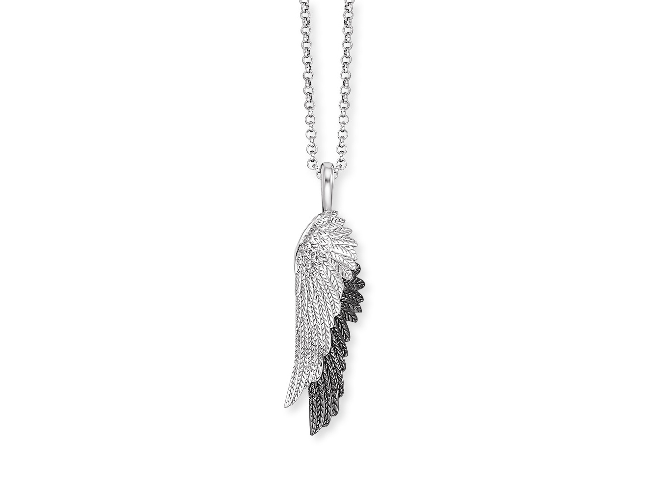 Die Kette mit dem Anhänger zeigt ein filigran gestaltetes Flügelmotiv in Bicolor-Optik, aus rhodiniertem Silber, zur eleganten Ergänzung jedes Outfits.