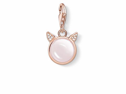 Silber Roségold Charm-Anhänger von Thomas Sabo, mystische Katze mit großen Ohren und einem runden, rosafarbenen Stein, verziert mit glitzernden Elementen, für tierische Anhängerfreunde.