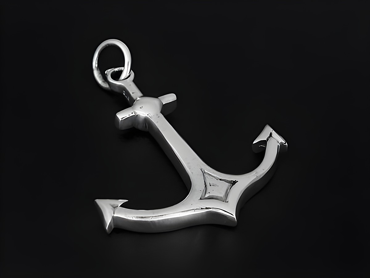 Silber Anhänger in Form eines Ankers, symbolisch für Seefahrt und maritimes Leben, hergestellt von Juwelier Harnisch, ideal für maritime Schmuckliebhaber.
